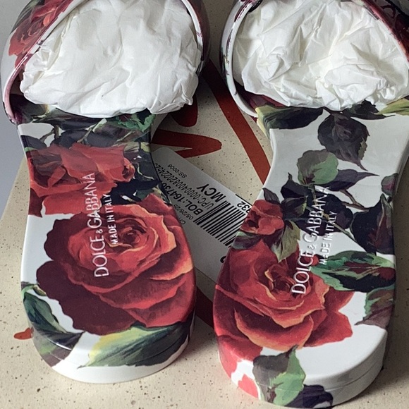 Dolce & Gabbana
Women's Logo Pool Slide Sandals - Picture 13 of 15